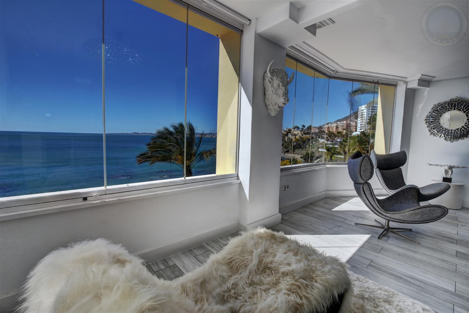 Beachfront luxury apartment for sale in Tres caravelas Benalmadena Costa